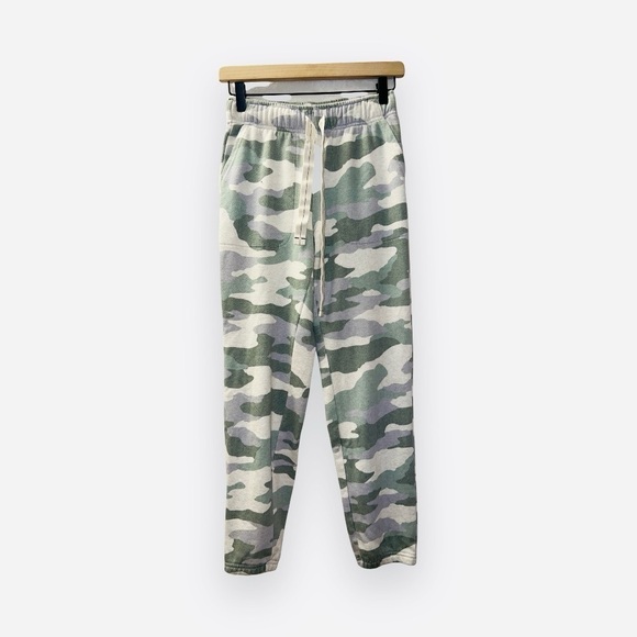 Aerie Green Camo Print High Rise Sweatpants size XS - Picture 1 of 6
